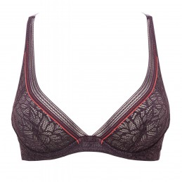 Sans coque avec armatures.
Finition plates avec élastique.
Liseré rouge contrasté sur le bonnet et les brett