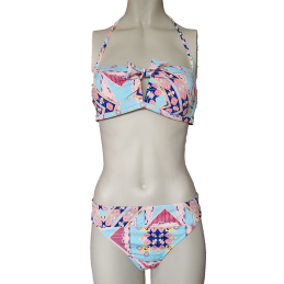 ensemble bikini bandeau DE LA MARQUE: ROXY
Ensemble bikini bandeau pour femme en matière
douce avec bonnets 