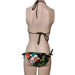 bikini rip curl exotic
idéal pour être la plus jolie sur la plage
80% POLYAMIDE/20% ELESTHANNE
TAILLE